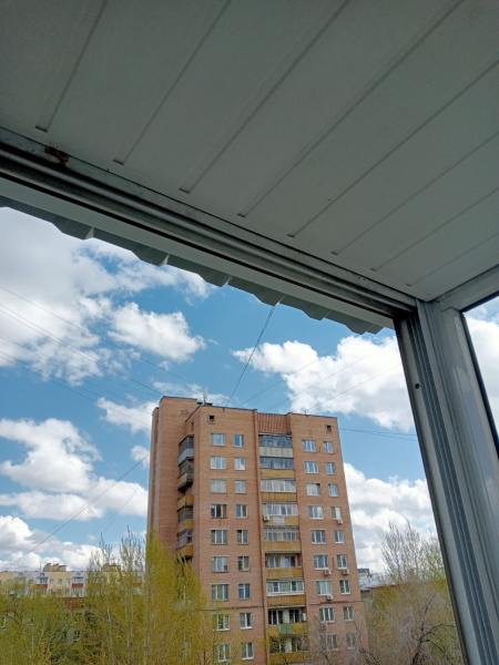 Алюминиевые окна с одним стеклом с установкой на балконе в Подмосковье.